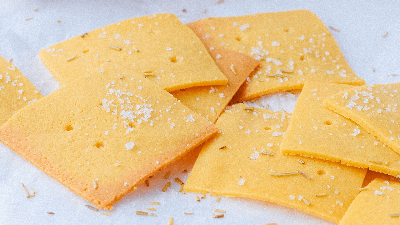 Koolhydraatarme amandelcrackers zelf maken