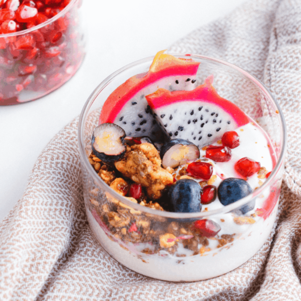 Zoete yoghurt met koolhydraatarme granola