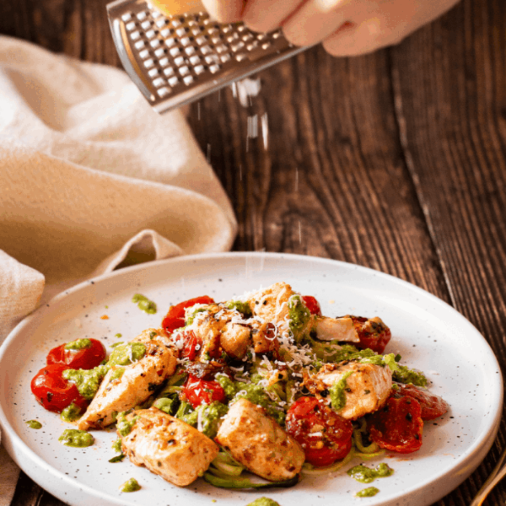 koolhydraatarme courgetti zalm pesto