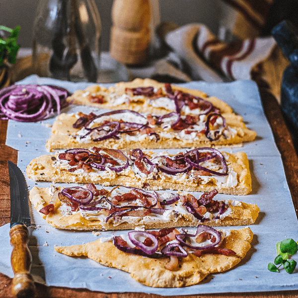 Keto flammenkuchen met spek - Gezonderecepten.nl Keto flammenkuchen met spek - Gezonderecepten.nl