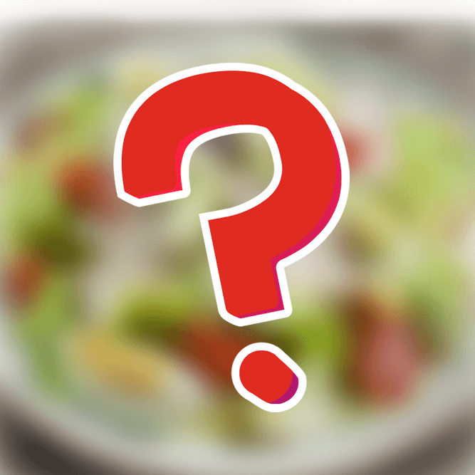 Een grote rode vraagteken met witte rand over een wazige achtergrond van een kleurrijke salade, wat een thema van mysterie of bezorgdheid over mogelijk schadelijke salade-ingrediënten suggereert.