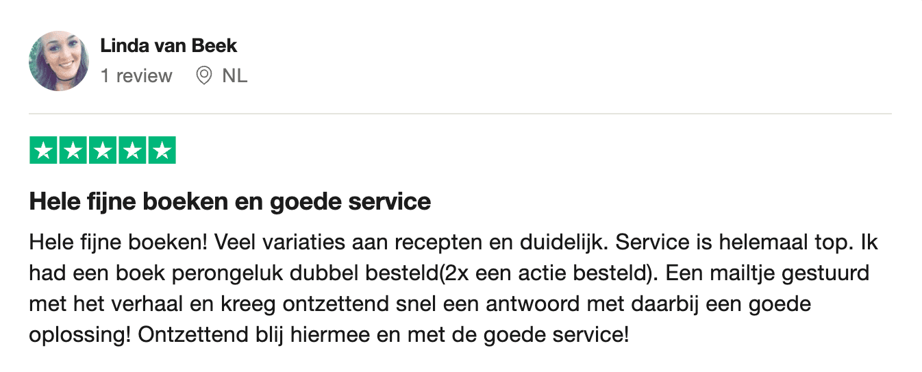 Positieve vijfsterrenrecensie van Linda van Beek uit Nederland voor Gezonderecepten.nl, met lof voor de boeken, de variatie in recepten en de uitstekende klantenservice, inclusief een snelle en behulpzame oplossing bij een per ongeluk dubbele bestelling.