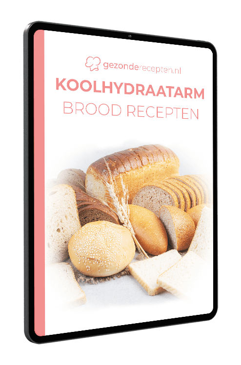 Tablet met de cover van het digitale kookboek “KOOLHYDRAATARM BROOD RECEPTEN” van gezonderecepten.nl, met diverse koolhydraatarme gebakken producten zoals gesneden broden, ronde zaadjesbroodjes, sneetjes wit brood en tarwestengels — gezonde koolhydraatarme broodrecepten