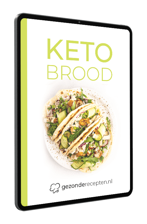 Een tablet met de cover van het digitale kookboek "KETO BROOD" van Gezonderecepten.nl: twee flatbreads gevuld met groene bladgroenten, plakjes komkommer en een romige witte saus op een bord; titel in het Nederlands "KETO BROOD" — bevat koolhydraatarme, keto-vriendelijke brood- en sandwichrecepten.