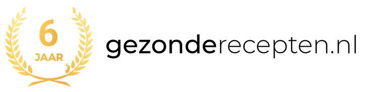 Logo van Gezonderecepten.nl met een gouden lauwerkrans en “6 JAAR” ter viering van zes jaar gezonde, koolhydraatarme en keto-recepten door oprichters Jay en Mitch