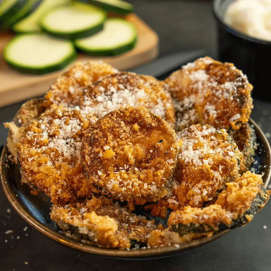 Keto Courgette Chips met spek en kaas