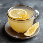 Warme en verfrissende Keto Citroen-Gemberthee met frisse citrus en verzachtende gember, perfect voor een licht koolhydraatarm drankje.